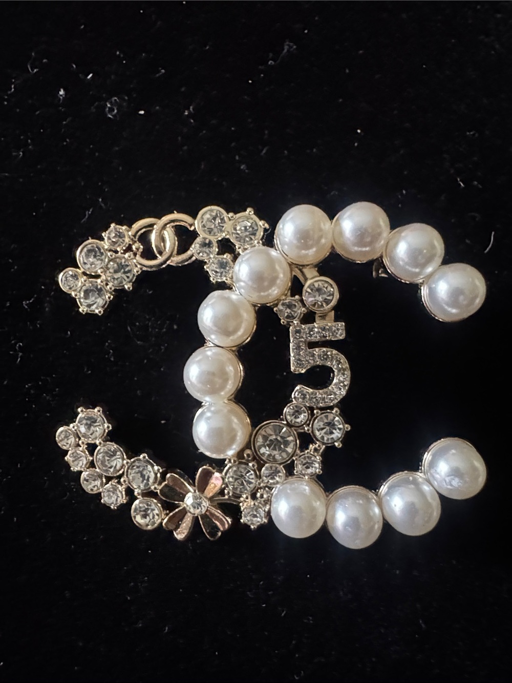 Brooch pin Pearl & Crystal '5' Double C Brooch - silver  Tone signed in back